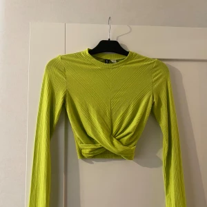 Tröja  - Bra skick  Magtröja 