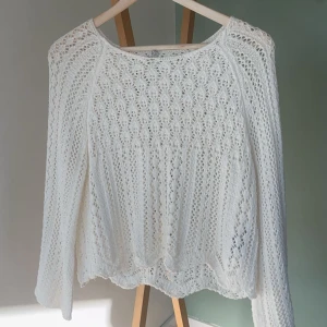 Strand tröja  - Jättefin stickad tröja från only perfekt att dra över bikinin när man varit på stranden 