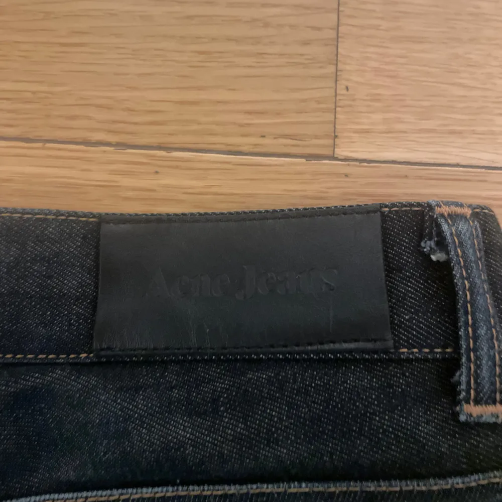 Ett par riktigt feta acne jeans. Mycket bra skick. Storlek 32/32 Skriv i DM om intresserad eller har frågor. Kan även skicka fler bilder samt mått. Pris kan diskuteras. Jeans & Byxor.