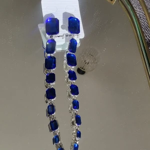 Blå och silverfärgade örhängen och halsband - .ny