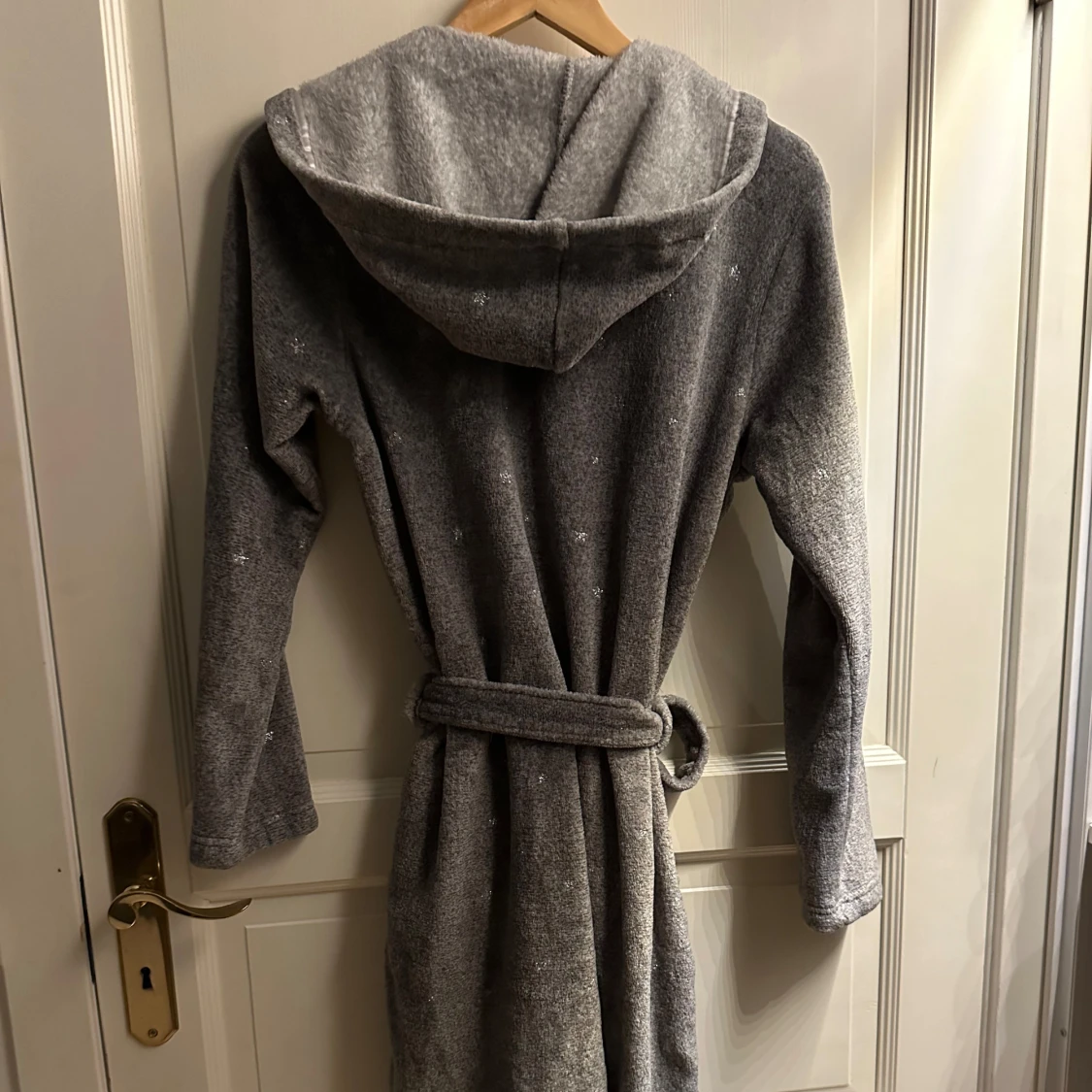 Grå långärmad morgonrock - 91