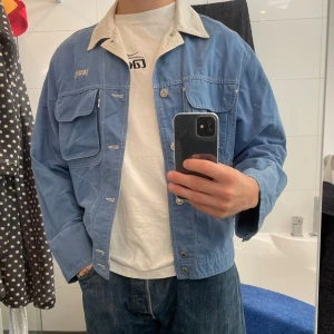 Vintage Levi’s jacka - Vintage Levi’s Jacka i storlek S. En riktigt snygg höstjacka med bra passform.   Bara höra av sig för fler bilder eller frågor😎