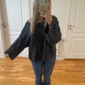 Superfin stickad tröja - Tjock stickad tröja köpt på Zara för 499 kr, säljes för 220 kr! ❤️