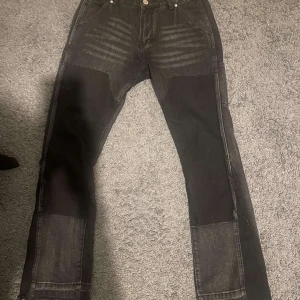 Flared jeans - Bra skick kom privat för mer frågor eller bilder 