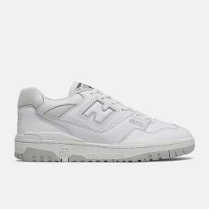 New Balance 550 nyskick, använd enstaka gång då de är för små för mig.   Storlek 40 Beställda på JD sports.