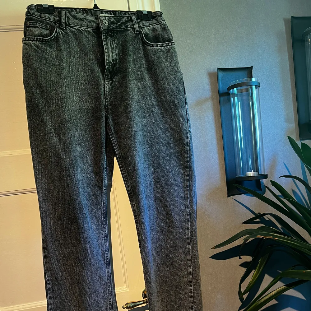 Mycket fina Grunt jeans med resår i midjan. . Jeans & Byxor.