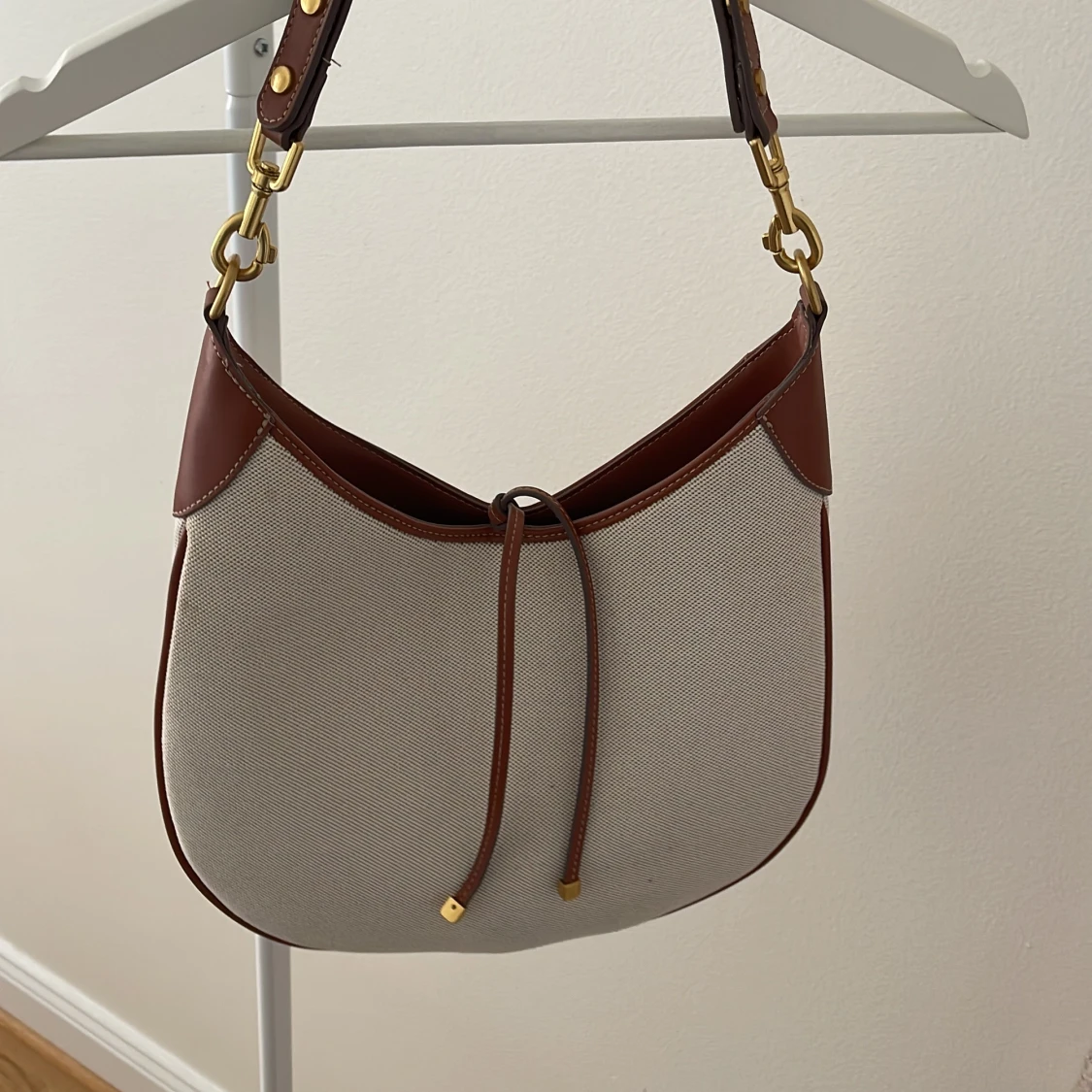 Brun/vit medelstor väska  - 91