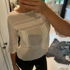 Vit blus🤍 - Jättefin vit blus med trekvartsärm🤍