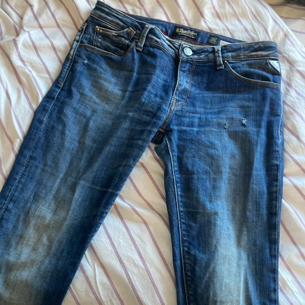 Rockxanne jeans i fint skick , låg midjade 🤍. Jeans & Byxor.