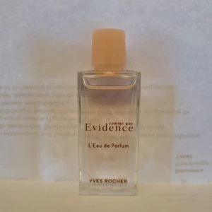 Miniatyr miniature parfym Yves Rocher Comme une Evidence L'Eau de Parfum - Miniatyr parfym Yves Rocher Comme une Evidence L'Eau de Parfum 7,5ml