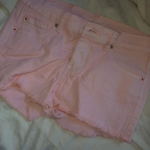 Lågmidjade jeans short - Super fina shorts, aldrig använda SKRIV FÖRST