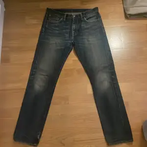 Levis 501 med sjukt snygg tvätt.  Skick 10/10 inga fel men de har såklart använts förut. Storlek 32/32 men passar 30-32 i midjan.