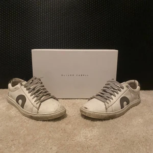 Oliver Cabell Atlanta - Ett par feta Oliver Cabell Atlanta skor, ganska slitna på främre delen därav priset. Köpte dem för 2000 plus tull och frakt + 1900. 3900 kr totalt. Priset kan diskuteras