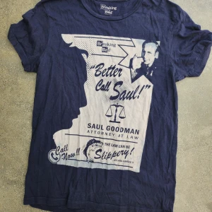 Breaking bad/better call saul tshirt - Bra skick, haft på mig typ 2 gånger Meddela vid intresse, pris kan diskuteras  Kort i armarna, rätt så form passande