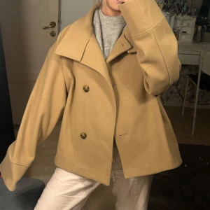 Jacka  - Så fin höst jacka från Gina. Storlek m💕