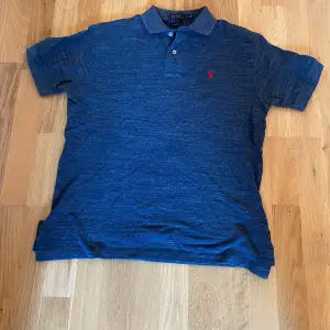 Säljer en ralphlauren polo tröja💯 Bra kvalite och endast använd några gånger. Nypris ligger på ca 700 kr. Och vid några frågor är de bara att skriva.🤙