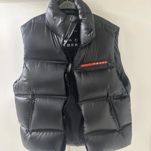 Prada väst - Minimalt sliten prada väst, använt några gånger. Pris kan diskuteras. 