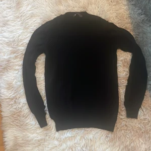 Oscar Jacobson tröja - Hej! Säljer en Oscar Jacobson tröja kör för 1200kr. Storlek S men passar Xs 