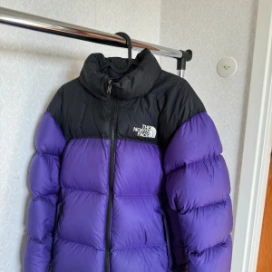 The North Face  - Riktig fin lilla The North Face jacka.  Skick 8.5/10
