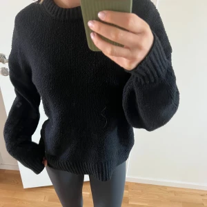 Stickad tröja  - Säljer denna stickade tröjan från bikbok! Bra skick 