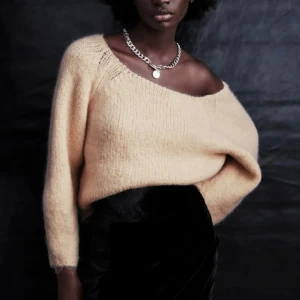 One shoulder stickad tröja zara - Jääättegosig och fin till hösten! Perfekt färg 🧡🧡🧡🧡