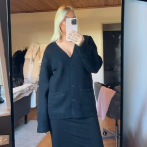 Bok bok tröja  - Säljer denna super fina Bikbok tröja för att den kommer inte till användning. Pris kan diskuteras vid snabb affär. 🌸🩷