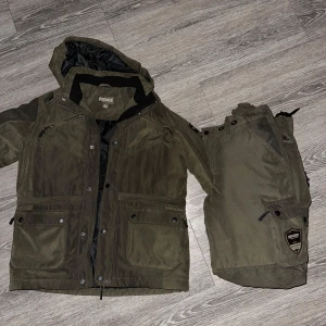 Varm fodrat jaktställ barn stl 150 - Fint skick, använt enstaka gånger