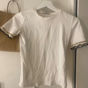 Zara t-shirt - Vitt fin zara t-shirt.