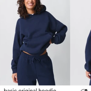 Hoodie - Mörkblå hoodie från gina