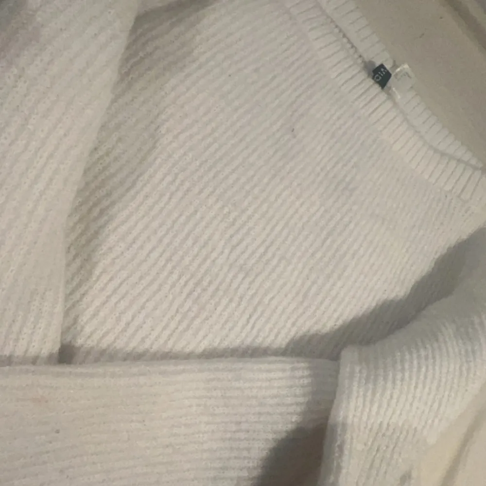 Jätte bra skick , vit , stickad tröja , från hm , hostig . Neuletakit & Villapaidat.