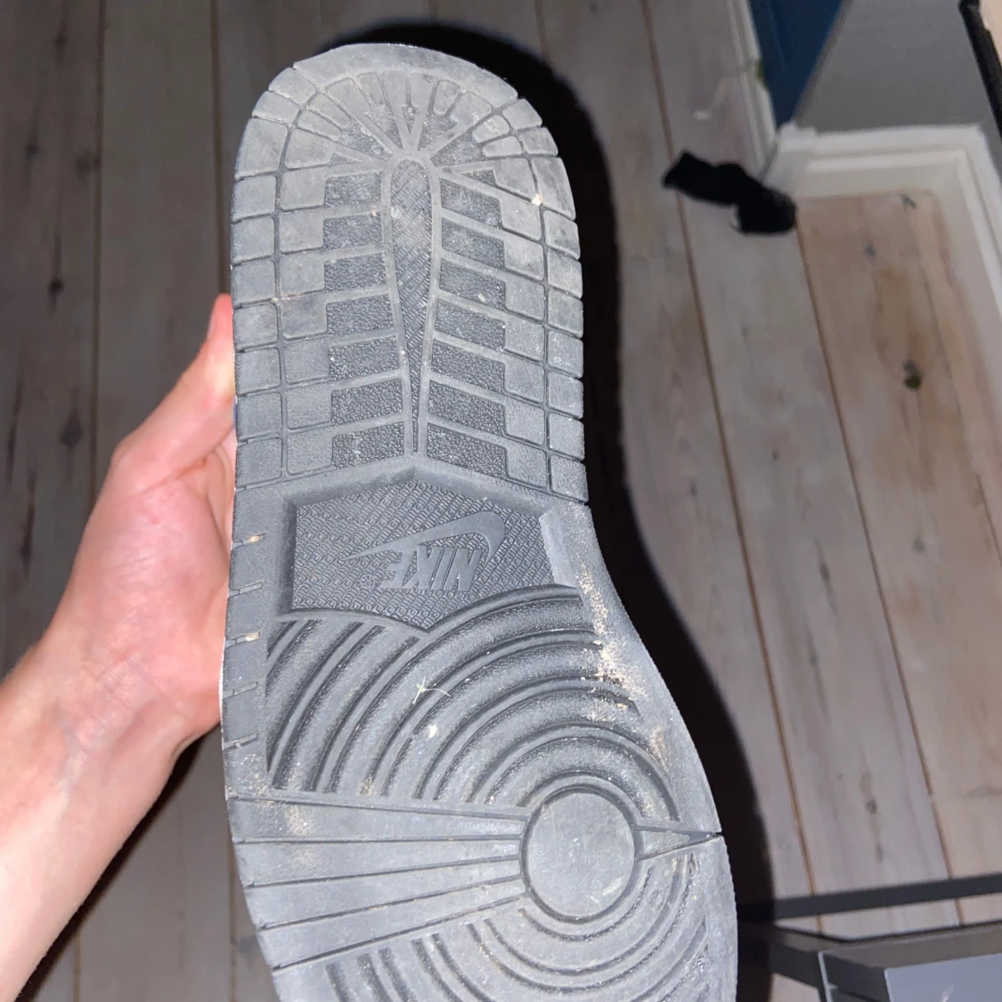 Jordan 1s blue shiny - 90