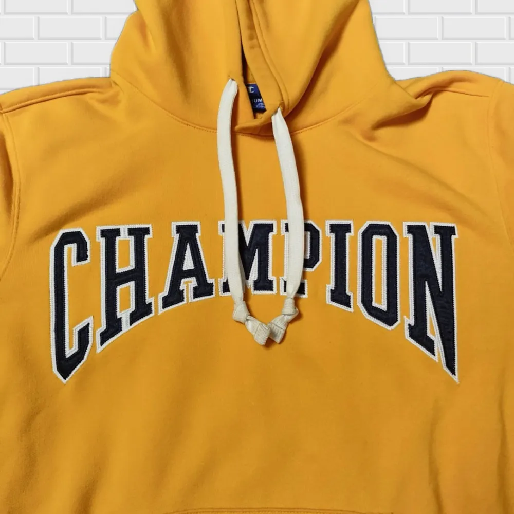 Champion hoodie storlek M, Bekväm och varm perfekt för kallare vädret, Inga skador/slitage, PRIS KAN DISKUTERAS . Hoodies.