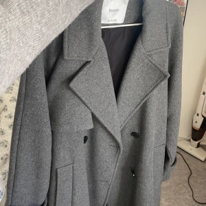 Kappa - Från Bershka, superfint skick. Passar mig som vanligtvis har S i jackor. Färgen syns bättre på sista bilden 🥰