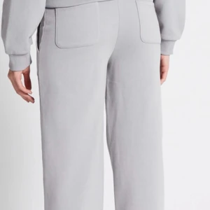 Mjukisbyxor - Passar bra ifall man är mellan 165-175 cm lång. ( nerver used, ny ). Från lager 157