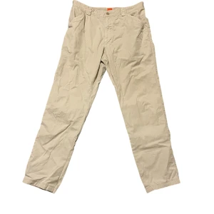 Hugo Boss Byxor - Schyssta Hugo boss byxor, bra skick som jag inte använder längre[längd:90cm][midja:44cm][ben öppning:18cm]