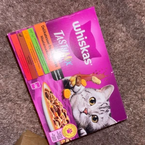 Whiskas kattmat - Säljer två förpackningar whiskas kattmat
