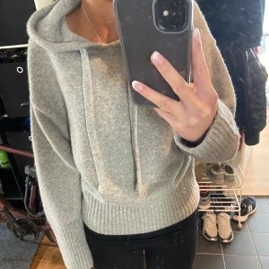 Zara tröja - Supermysig tröja från Zara. Priset kan såklart diskuteras❣️