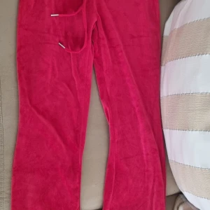 Ny volour byxa - Ny oanvänd velour byxa storlek S inköpt på Lindex