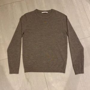 A days march (Tröja)  - Hej! Säljer nu denna, A days march, tröjan i nyskick köpt för 800 kr. Sparsamt använd och är i storlek S. Skriv vid funderingar 💬