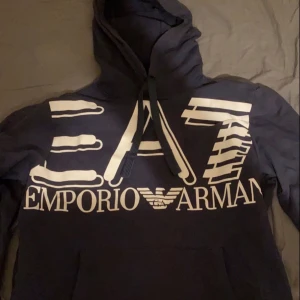 Ea7 tröja  - Mycket bra skick storlek xl passar L 