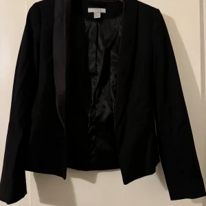 Kavaj - Kavaj i fint skick, knappt använd.