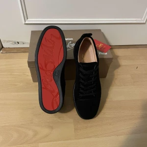 Loubs  - Helt nya loubs, till ett bra pris!  Loubsen tillkommer med box, vid en snabb och smidig affär kan priser diskuteras! Vid fler bilder och frågor kontakta mig!