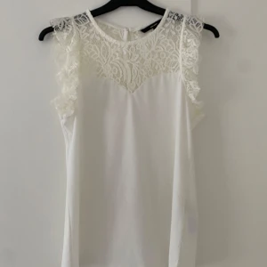 Vit topp - Superfin vit topp. Storlek Xs men passar även storlek S