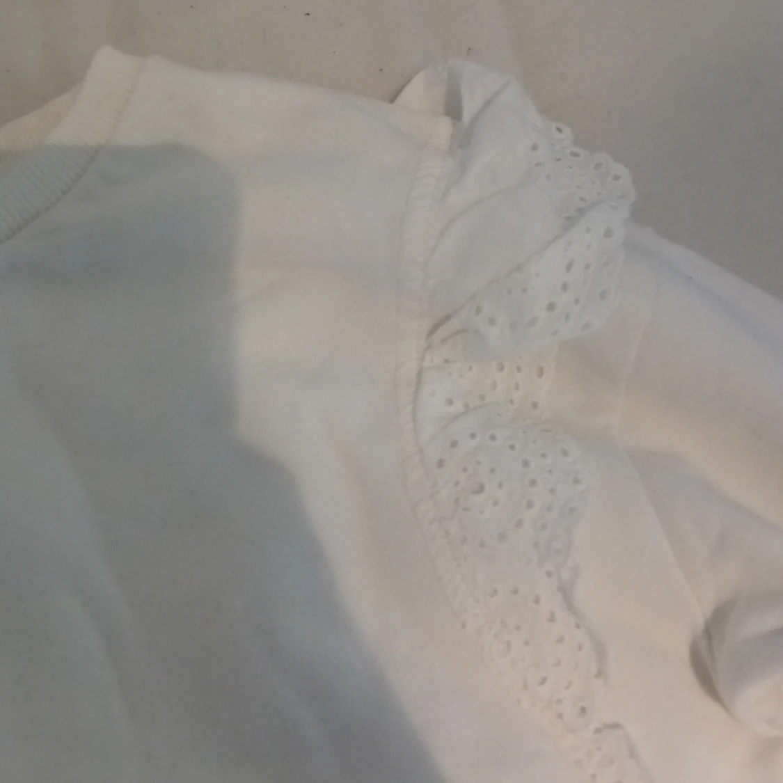 Tjocktröja med spets - 91