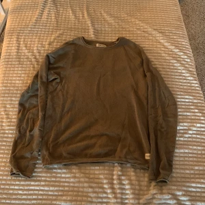 Jack and Jones stickad tröja - Storlek S Knappt använd  Säljer pga den är för liten för mig