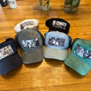 Maggiore Keps Samling – Limited Edition Serie 1 (S1) – 6 kepsar - Säljer en exklusiv samling av Maggiore-kepsar från första Limited Edition-serien (S1). Där alla kepsar i serien såldes slut på bara några minuter och är mycket svår att få tag på idag. Totalt ingår 6 kepsar från serien, alla i bra skick. Perfekt för 