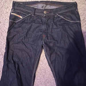 Diesel Jeans - Säljer dessa jeans pga att de inte passar längre, dessa jeans säljs även inte längre och då kan vara väldigt dyrt och kan kallas som vintage