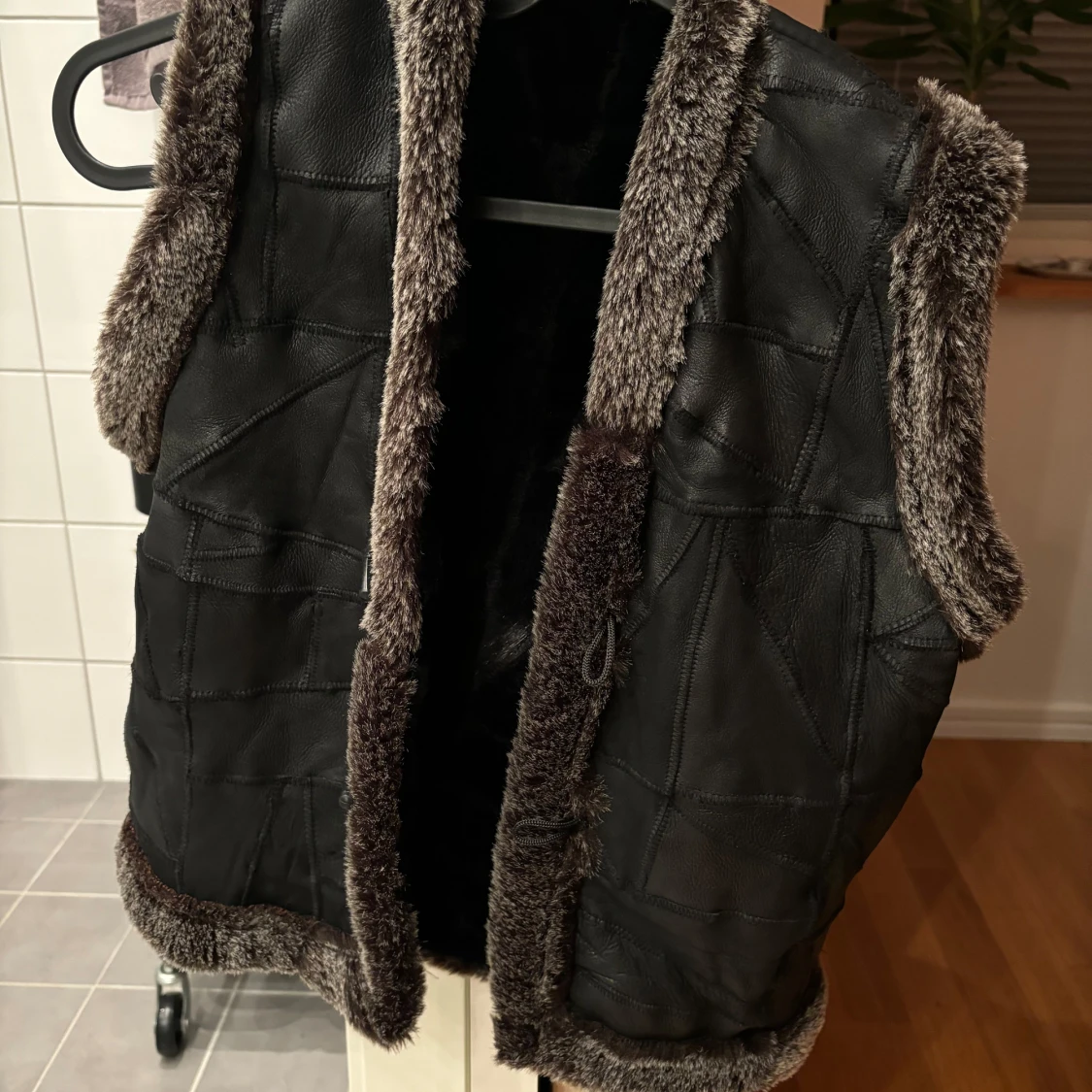 Skinn- och pälsväst  - 91