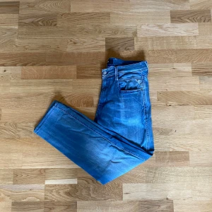 Replay Jeans - Replay Jeans i färgen ljusblå, uppsydda så sitter som W31 L30 skulle jag säga, hör av er vid funderingar!