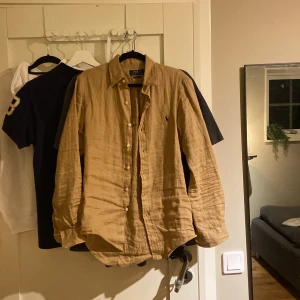 Ralph lauren linneskjorta - Fet raffe linneskjorta. Inre anvönd mycket och tyder inte på den minsta anvöndning.